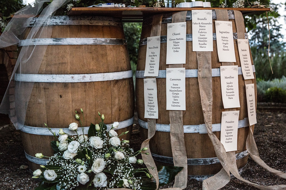 Tableau de marriage in country style with barrels