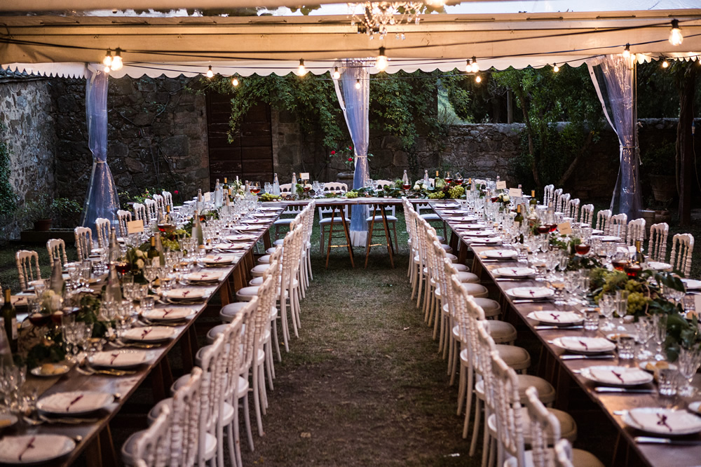 U-shade country table