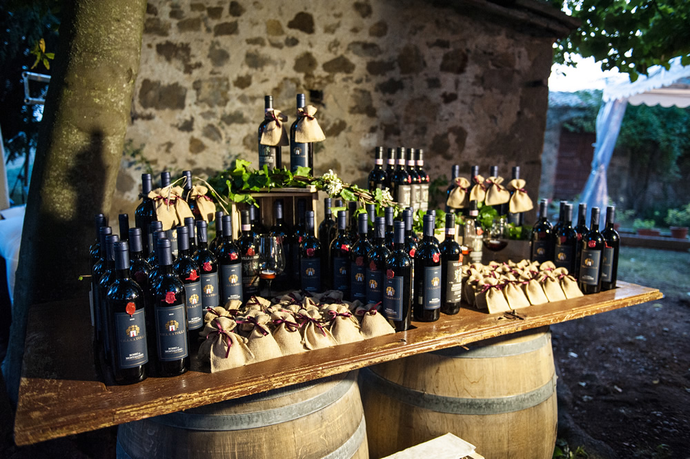 Country table with barrels
