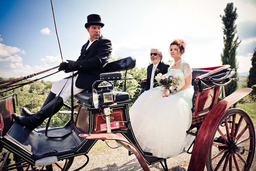 Vintage carriage for your wedding in Tuscany