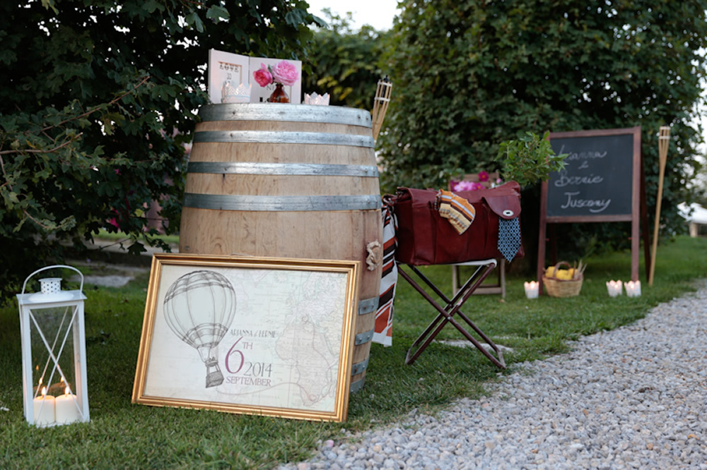 Vintage decorations wedding in Tuscany